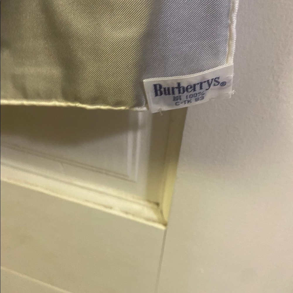 Burberry vintage silk scarf “Burberry’s” marker authentic scarf - Picture 5 of 8